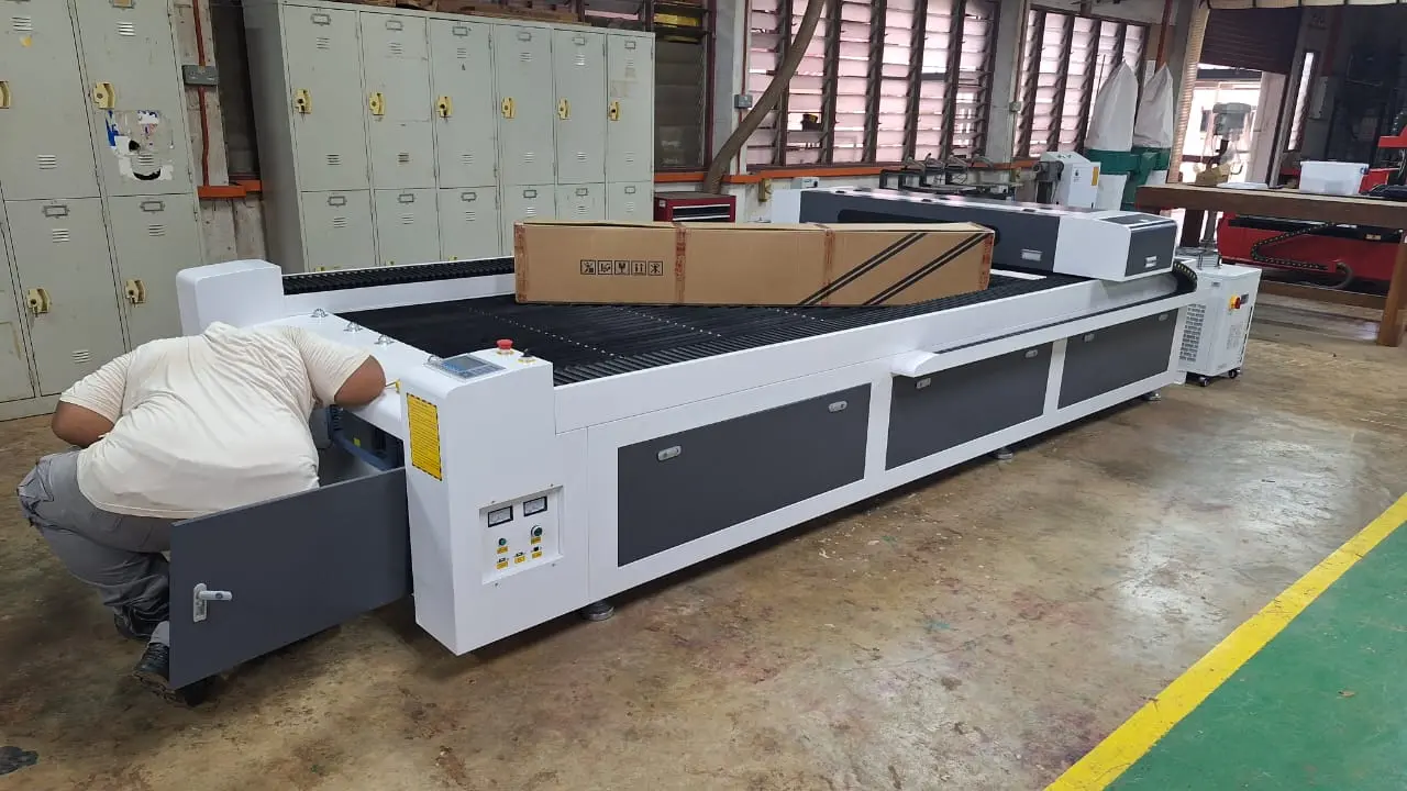1325 CO2 laser cutter and CNC wood lathe