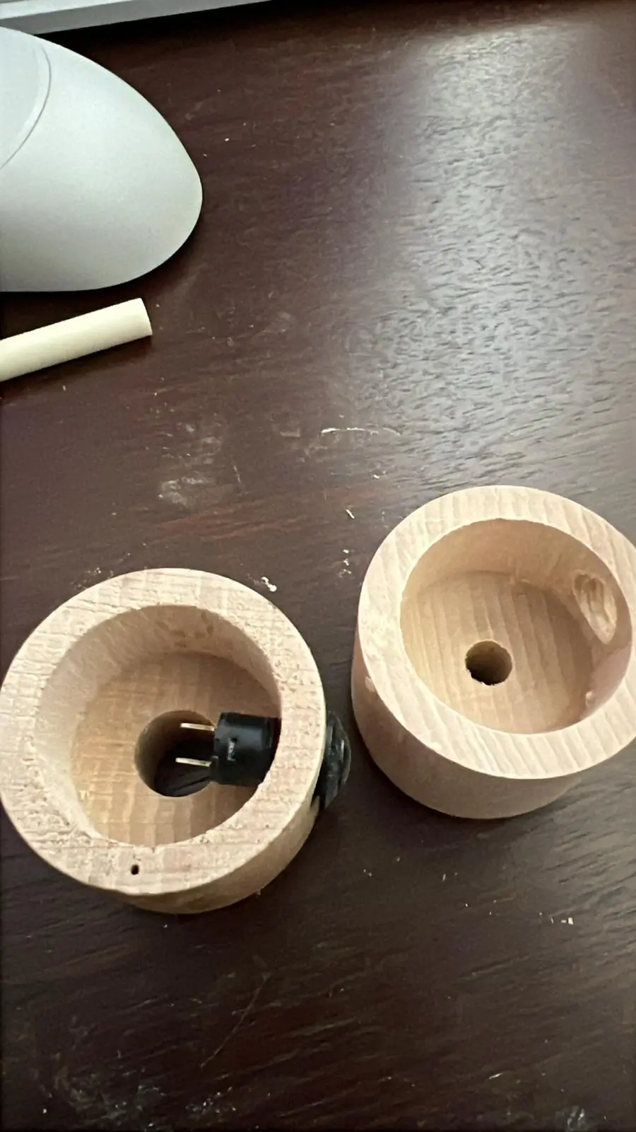 The Japanese customer used  CNC wood lathe to machining lamp holders