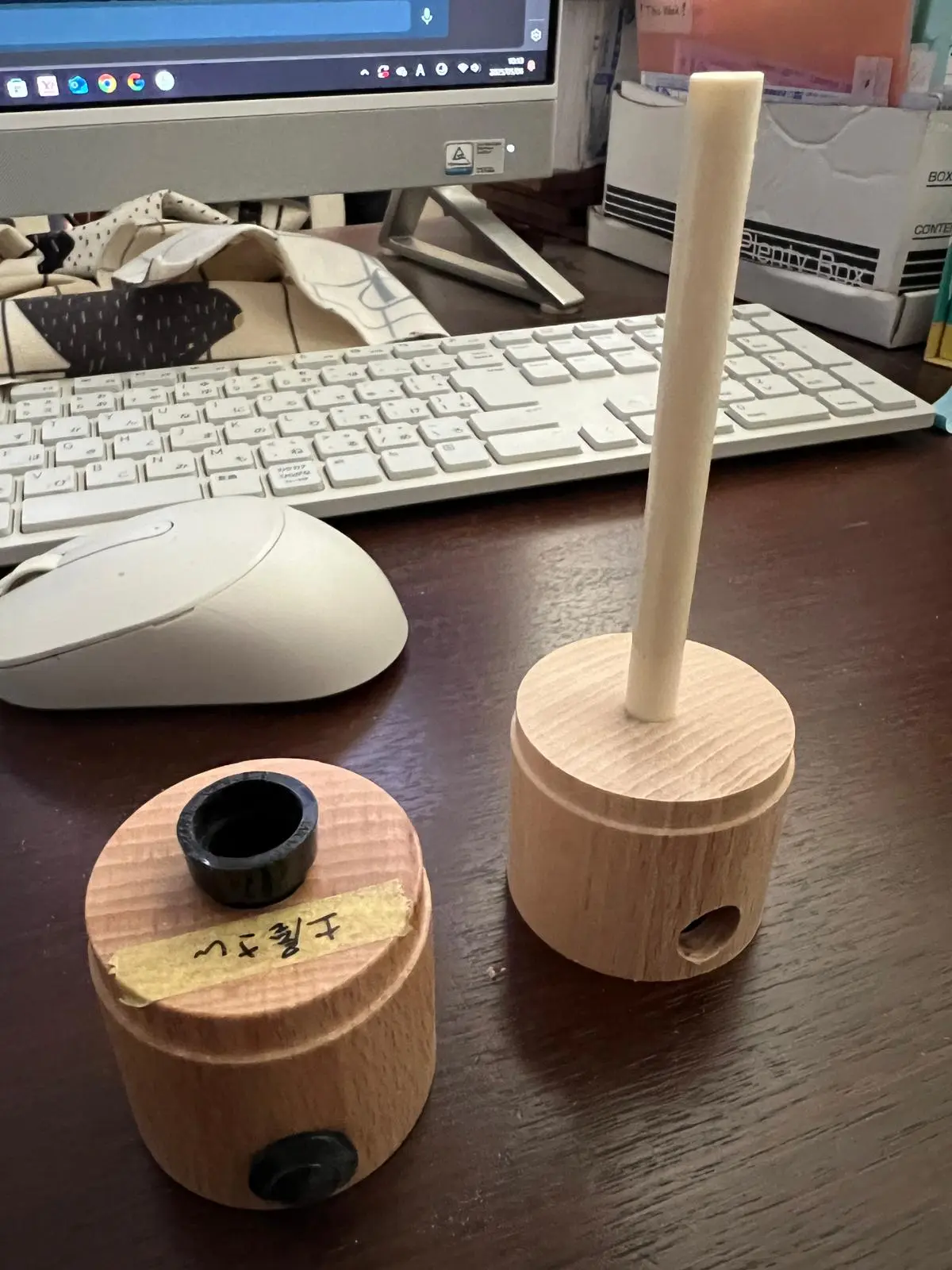The Japanese customer used  CNC wood lathe to machining lamp holders