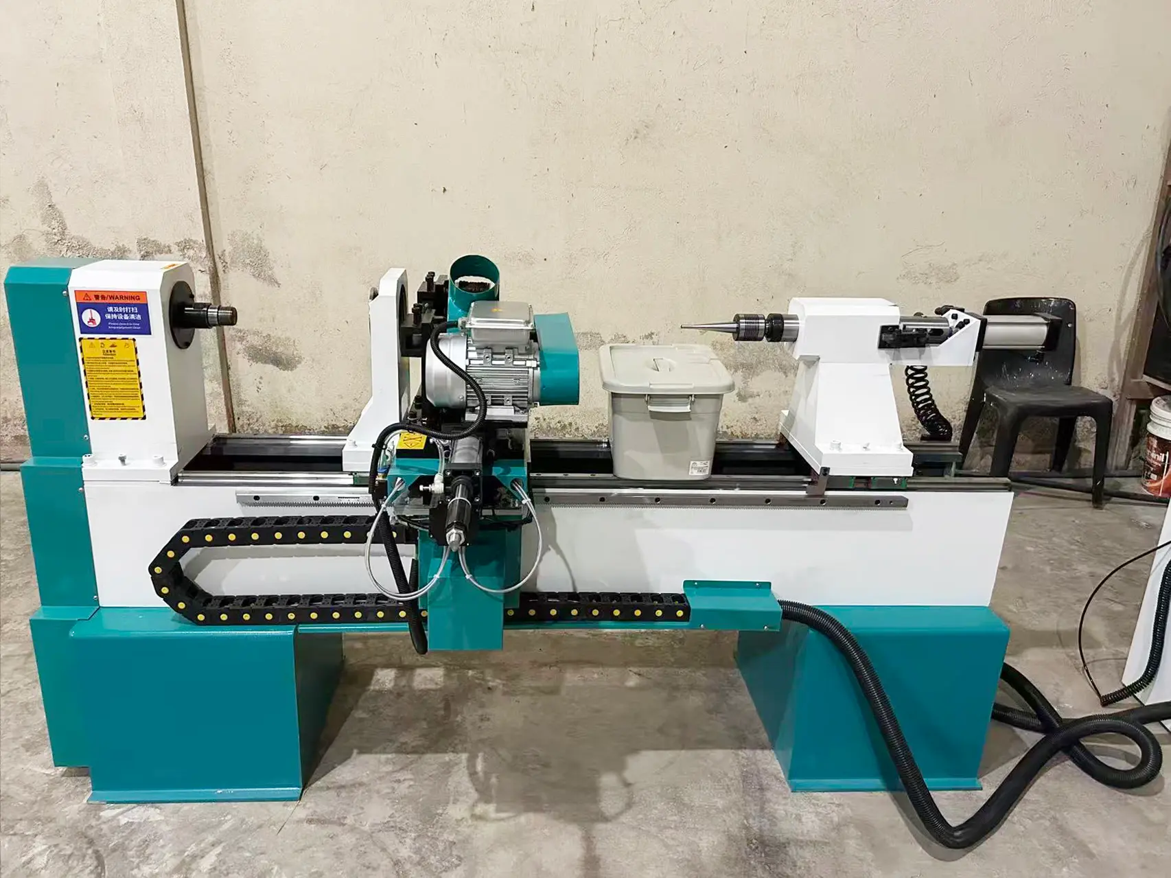 An Ecuadorian client uses a CNC wood-turning lathe to process table and chair legs.
