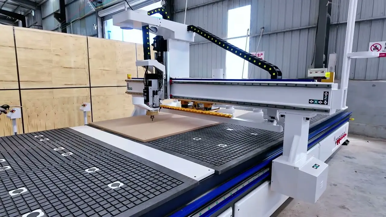 Linear ATC CNC Nesting Machine With Two 7x13ft Worktables
