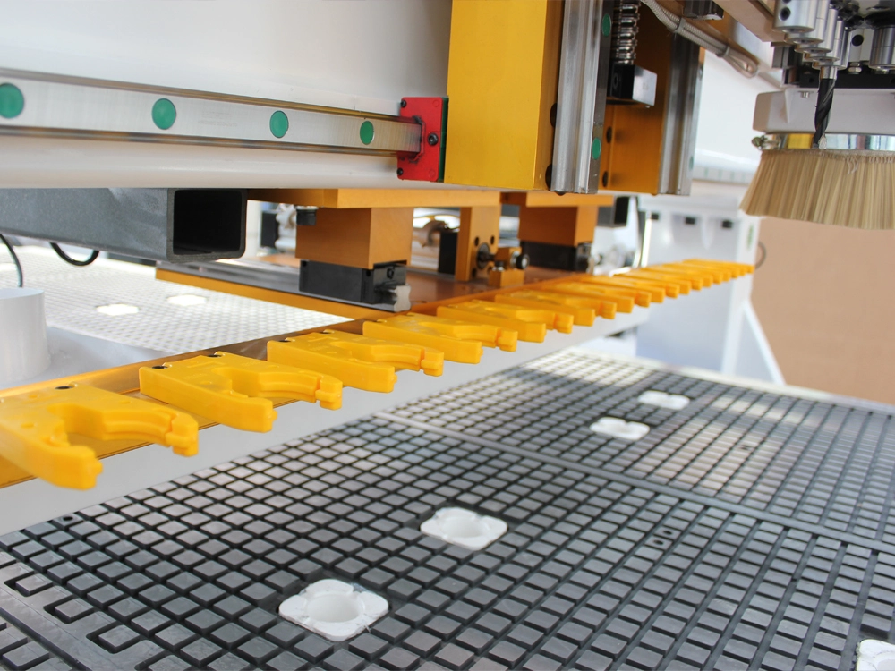 Linear tool changer for CNC router Linear tool changer for CNC router