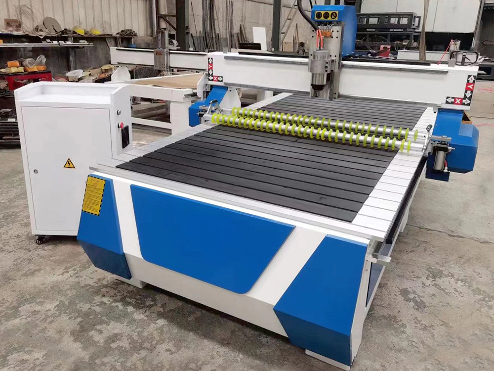 CNC wood router with pneumatic pressure roller CNC wood router with pneumatic pressure roller