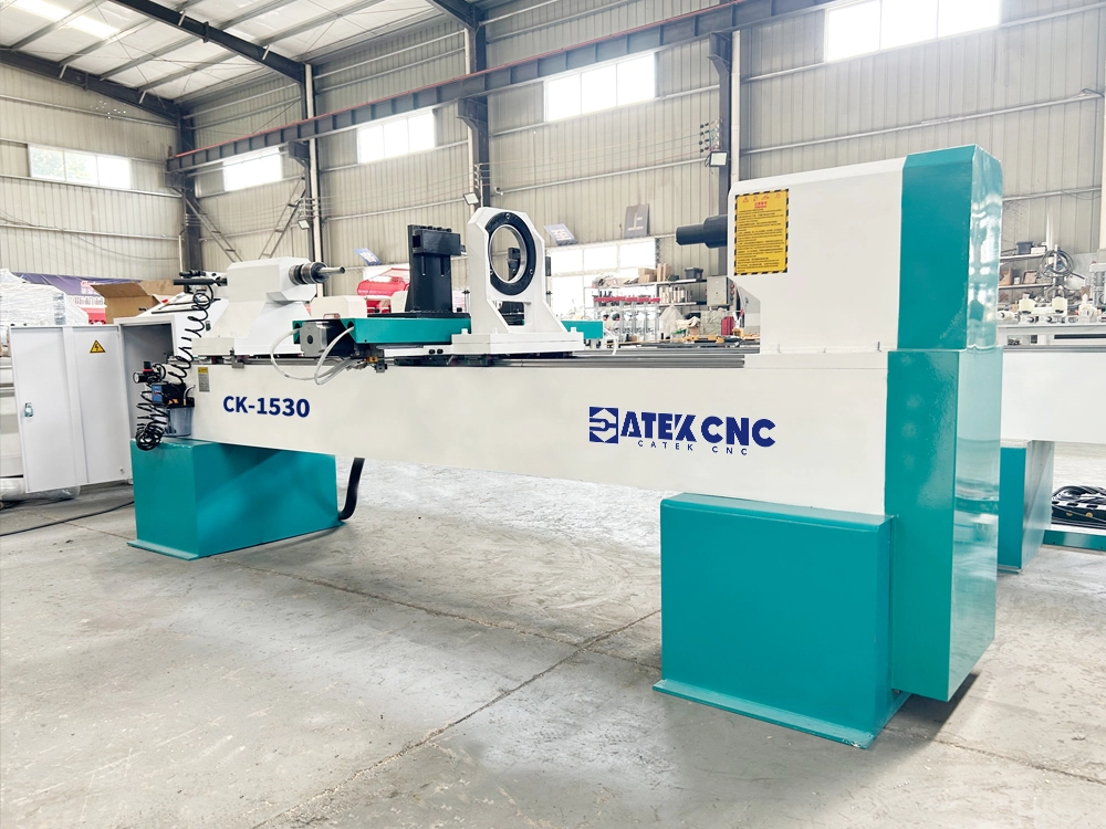 Front left view of double-tool CNC wood lathe Front left view of double-knife CNC wood lathe