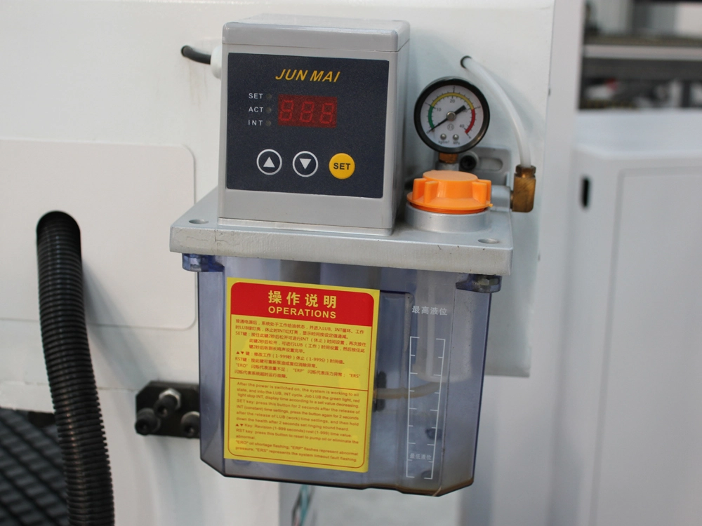 Automatic lubrication oil pot for separating the blade and the holder Automatic lubrication oil pot for separating the blade and the holder