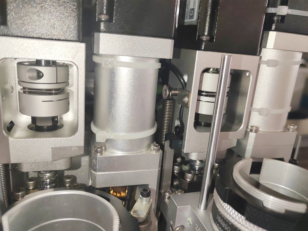 Tool transmission system (Z axis) Tool transmission system (Z axis)