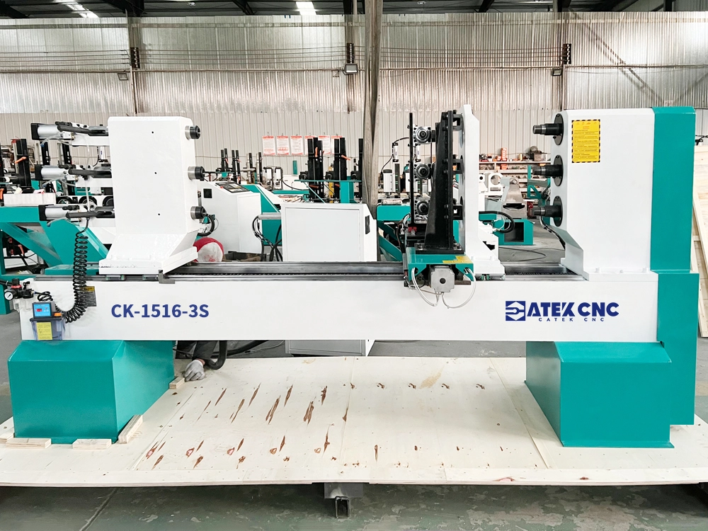 Front view of 3-station turning and carving combination CNC woodworking lathe Front view of 3-station turning and carving combination CNC woodworking lathe