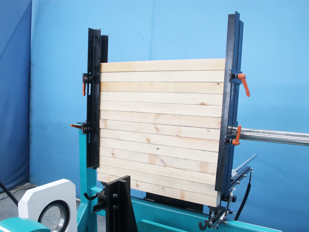 Automatic loading part of CNC wood lathe Automatic loading part of CNC wood lathe