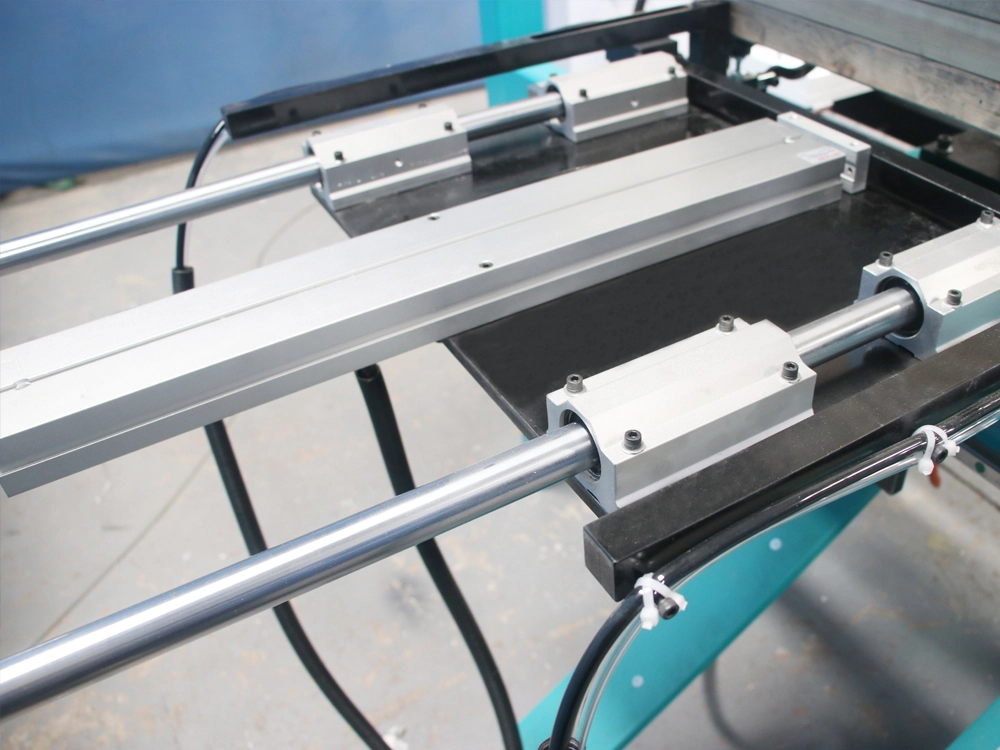 Automatic feeding cylinder for CNC wood lathe Automatic feeding cylinder for CNC wood lathe