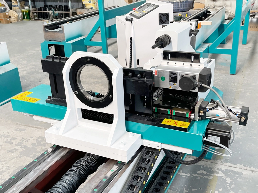 Double turning tool and multi-function spindle of CNC wood lathe with carving function Double turning tool and multi-function spindle of CNC wood lathe with carving function