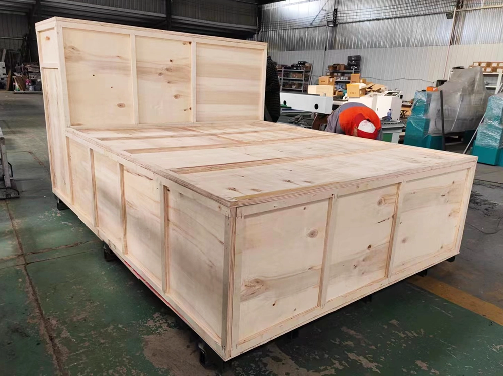 Machines packed in export-specific fumigation-free wooden boxes Machines packed in export-specific fumigation-free wooden boxes