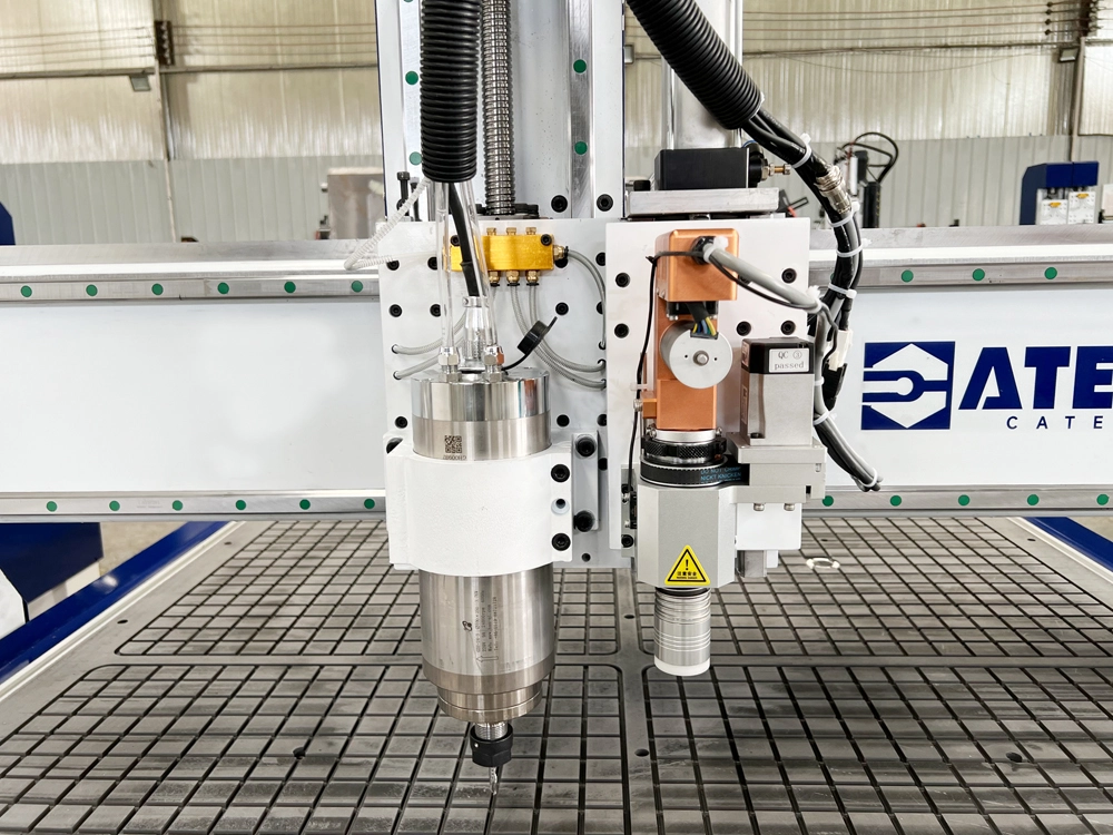 Spindle and oscillating knife for CNC router with oscillating knife