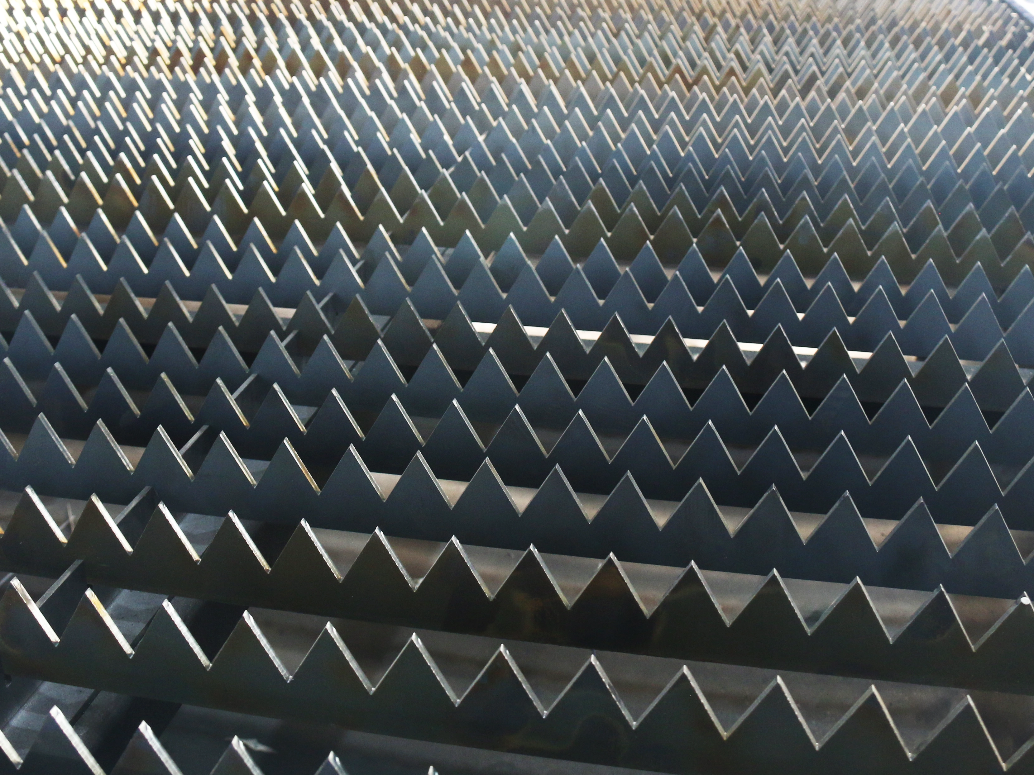 Tooth-type slats workbench for CNC fiber laser cutter Tooth-type slats workbench for CNC fiber laser cutter