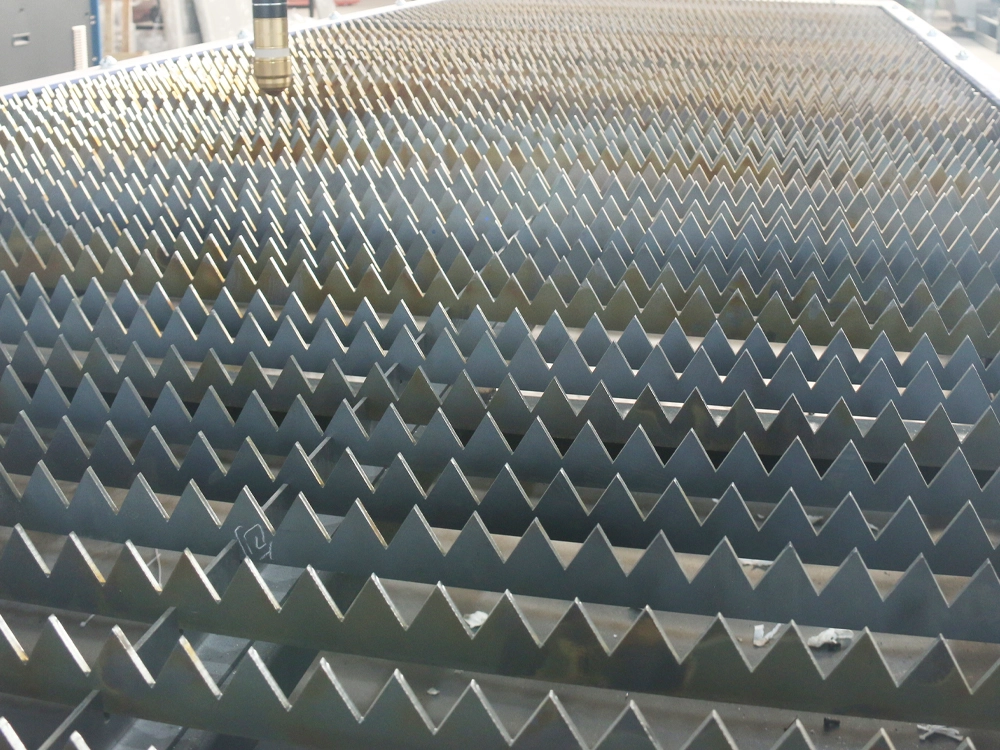 Tooth-type slats workbench for CNC plasma cutter Tooth-type slats workbench for CNC plasma cutter