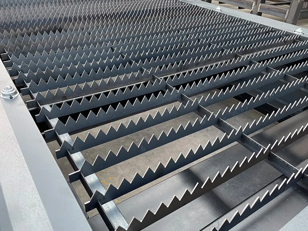 Tooth-type slats workbench for CNC plasma cutter Tooth-type slats workbench for CNC plasma cutter