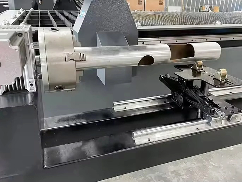 Rotary device for cutting tube for CNC plasma cutter Rotary device for cutting tube for CNC plasma cutter