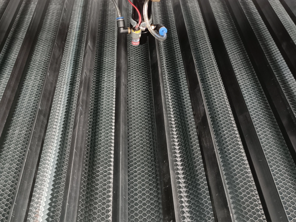 Honeycomb workbench + slats workbench Honeycomb workbench + slats workbench