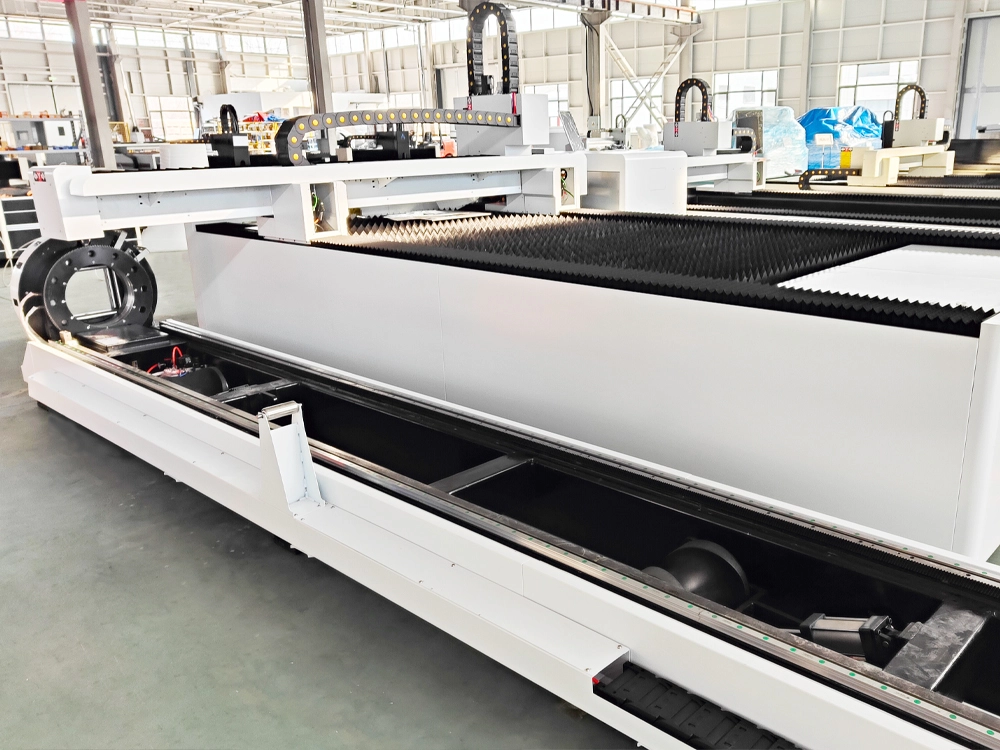 Metal pipe cutting rotary axis in side Metal pipe cutting rotary axis in side