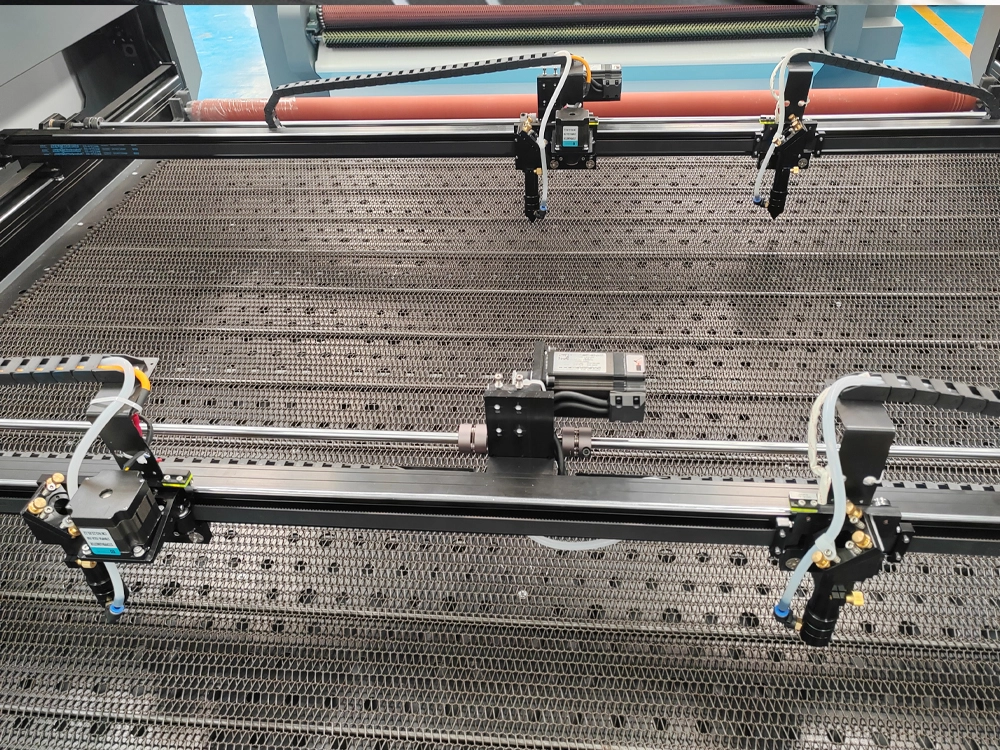 Workbench and laser head Workbench and laser head