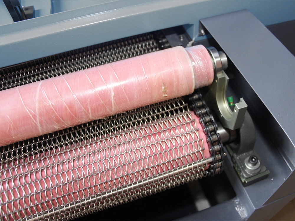 Pressure rollers above the conveyor belt Pressure rollers above the conveyor belt