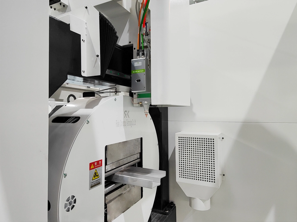 Side of the main chuck Side of the main chuck