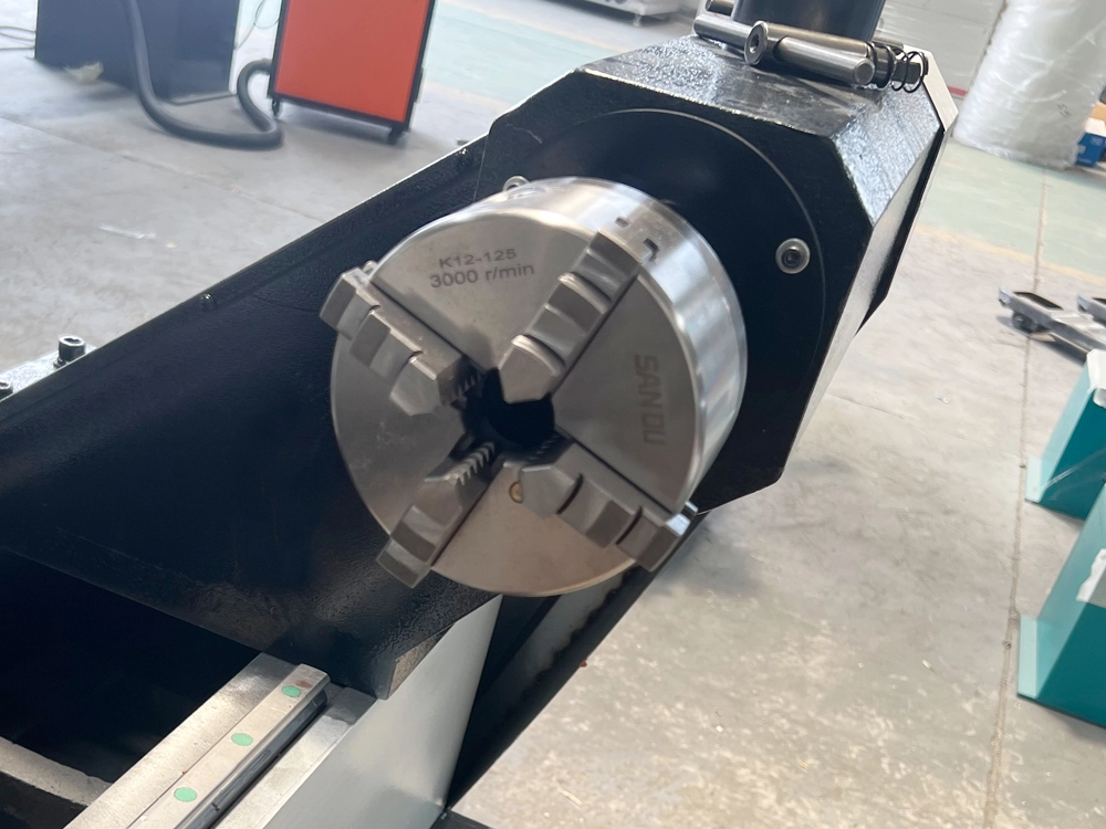 Four-jaw chuck for CNC wood lathe Four-jaw chuck for wood lathe