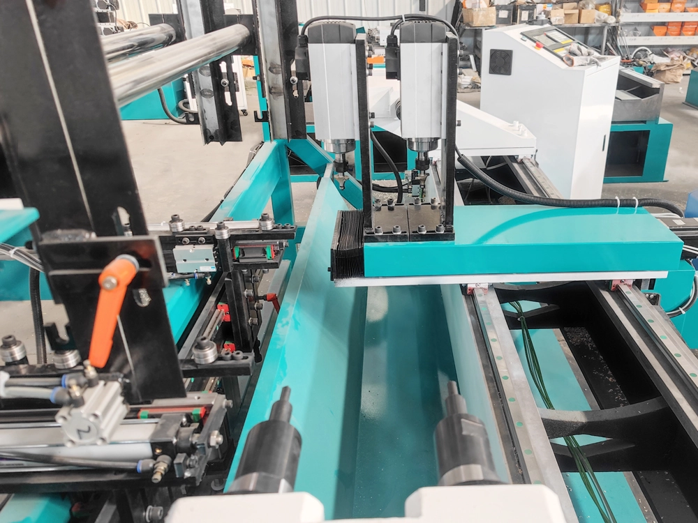 Two milling spindles of 2-station CNC pool cue lathe Two milling spindles of 2-station CNC pool cue lathe