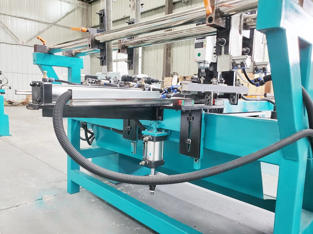 Automatic feeding device of 2-station CNC pool cue lathe Automatic feeding device of 2-station CNC pool cue lathe