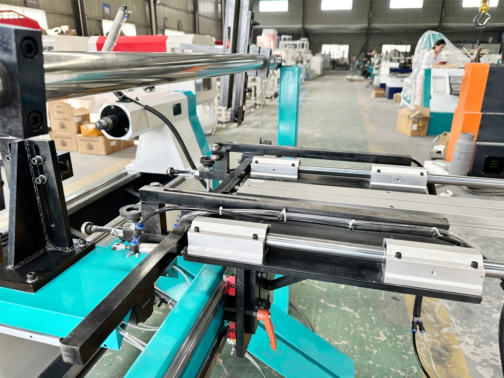 Automatic hopper feeding function of multifunctional CNC wood lathe Automatic hopper feeding function of multifunctional CNC wood lathe