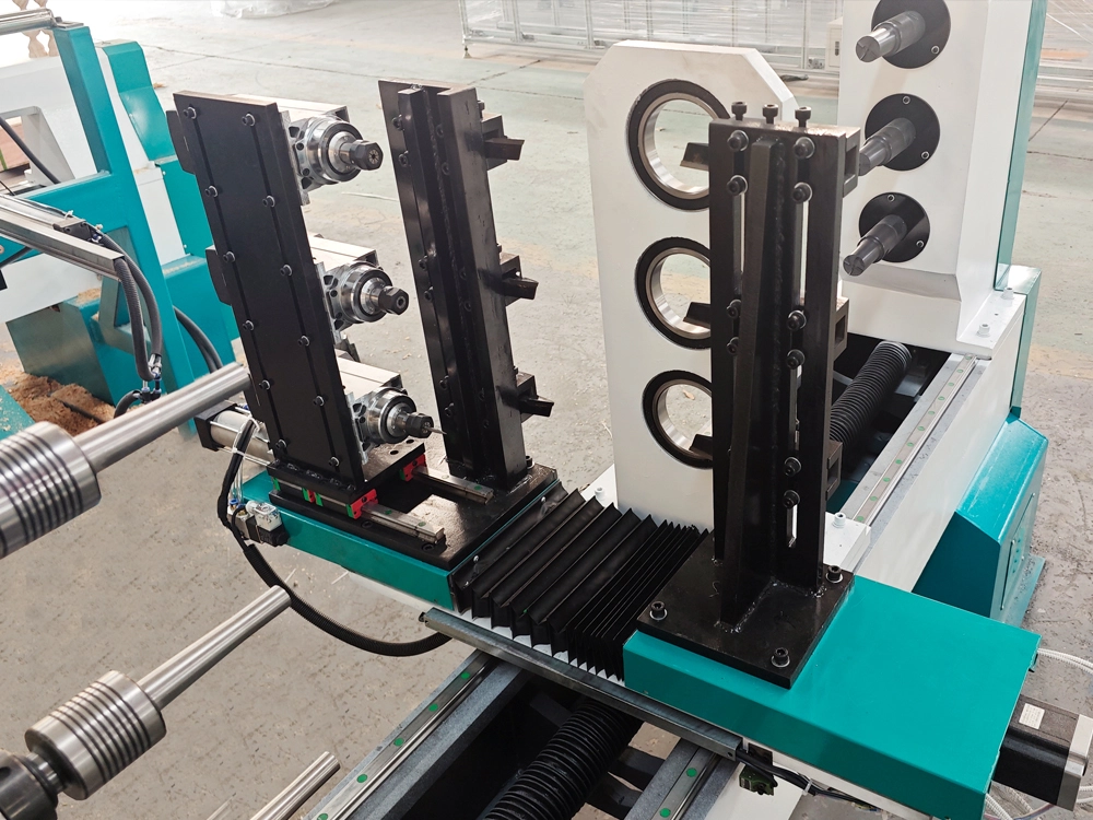Three-station CNC woodworking lathe with spindle Three-station CNC woodworking lathe with spindle