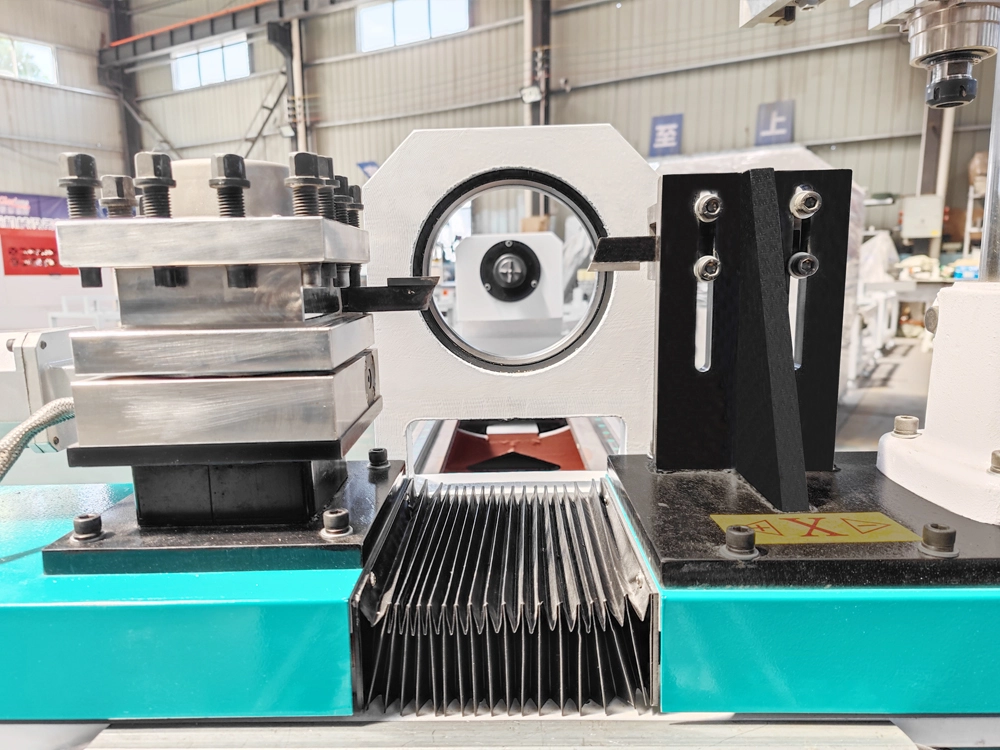 Four-axis-linkage CNC wood lathe with electric tool holder Four-axis-linkage CNC wood lathe with electric tool holder