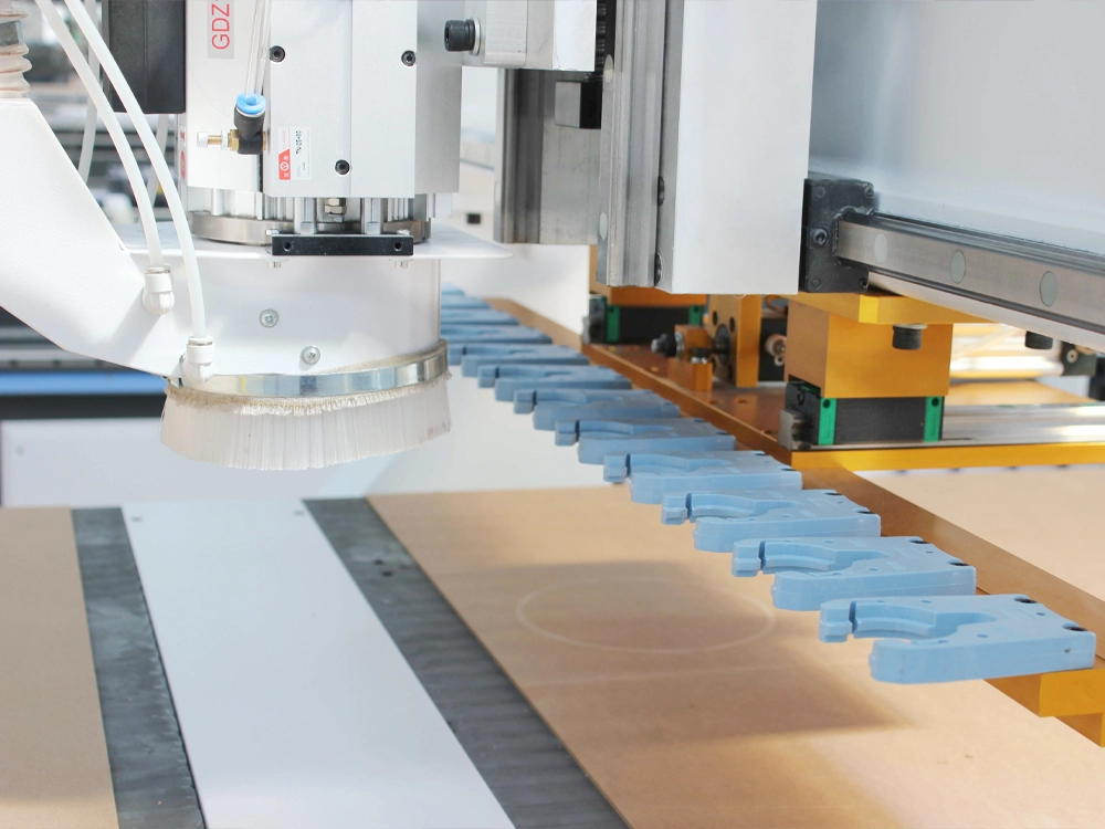 Linear tool changer for 4x8ft double-workbench CNC router Linear tool changer for 4x8ft double-workbench CNC router