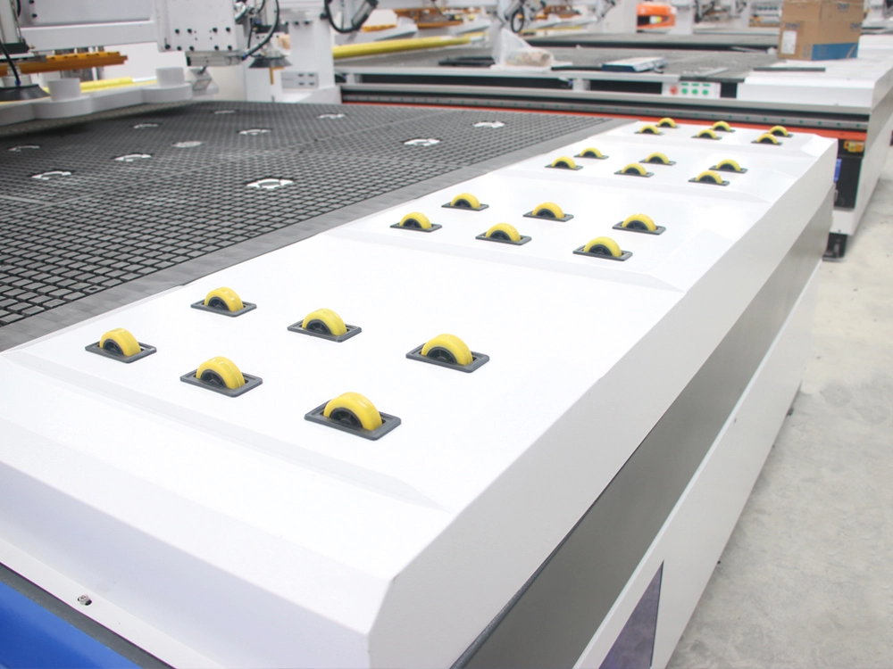 Feeding roller for 7x10ft ATC CNC router with automatic loading and unloading Feeding roller for 7x10ft ATC CNC router with automatic loading and unloading