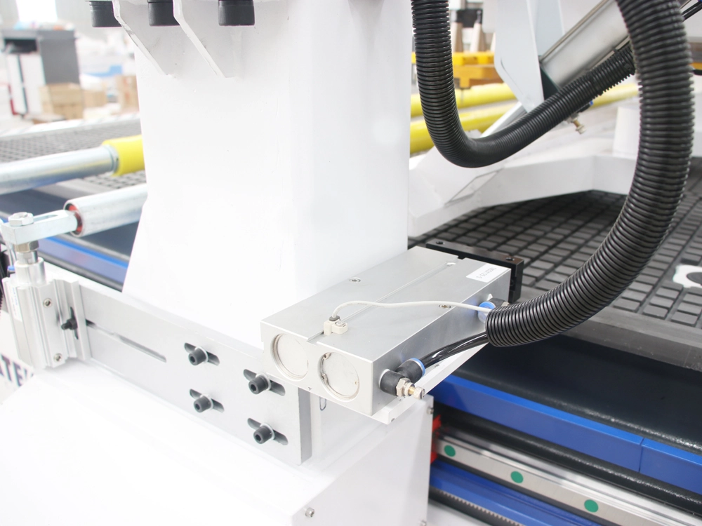 Plate push mechanism for 7x10ft ATC CNC router with automatic loading and unloading Plate push mechanism for 7x10ft ATC CNC router with automatic loading and unloading