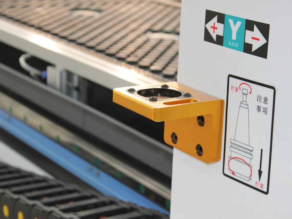 Clamping device for separating the tool and the holder Clamping device for separating the tool and the holder