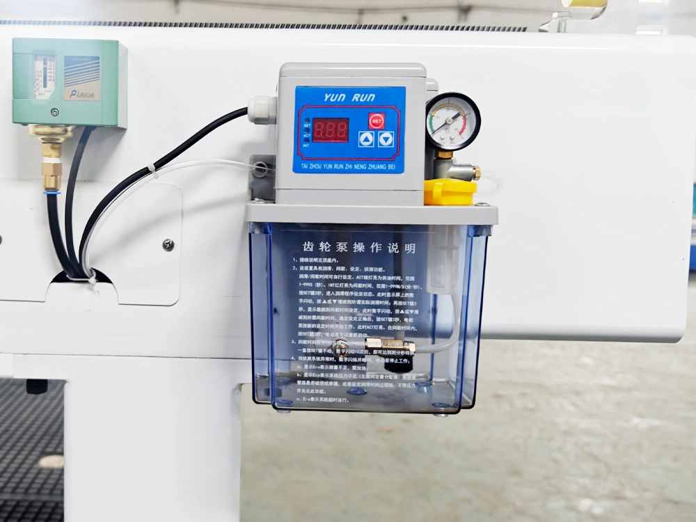 Lubrication system of 7'x10' four-axis linear ATC CNC router Lubrication system of 7'x10' four-axis linear ATC CNC router