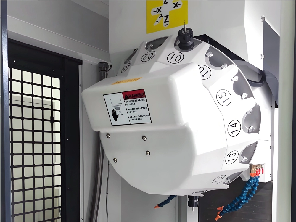 Clamp-arm servo tool magazine of multifunctional drilling and milling metal processing centers