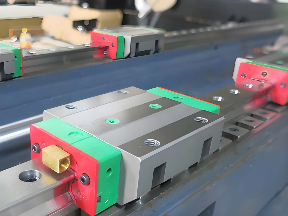 Sliders of multifunctional drilling and milling metal processing centers Sliders of multifunctional drilling and milling metal processing centers