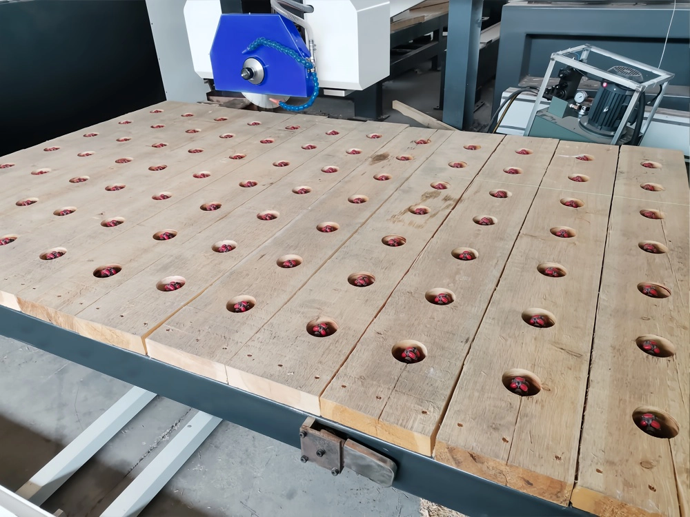 Workbench for five-axis CNC stone bridge saw Workbench for five-axis CNC stone bridge saw