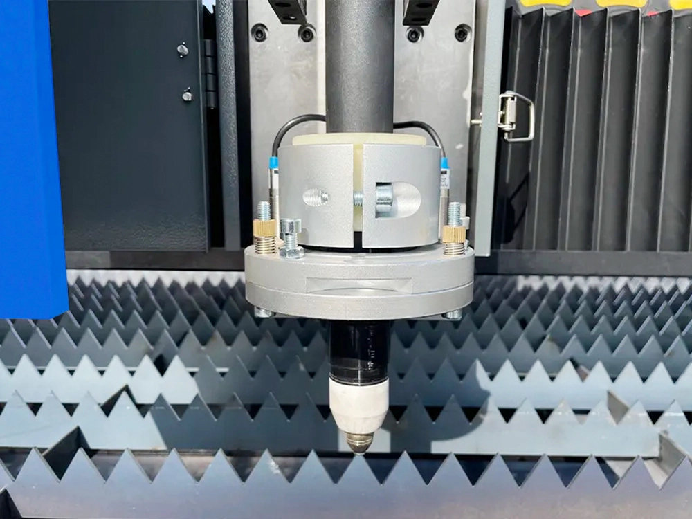 Cutting torch of CNC plasma cutter Cutting torch of CNC plasma cutter