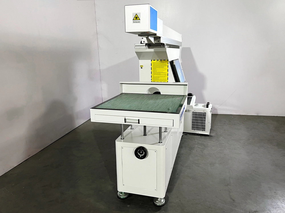 Left view of Dynamic focus large format CO2 laser engraving machine Left view of Dynamic focus large format CO2 laser engraving machine