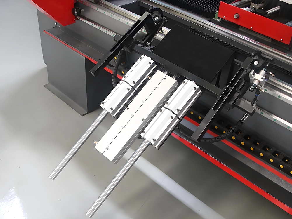 Pneumatic feeding device