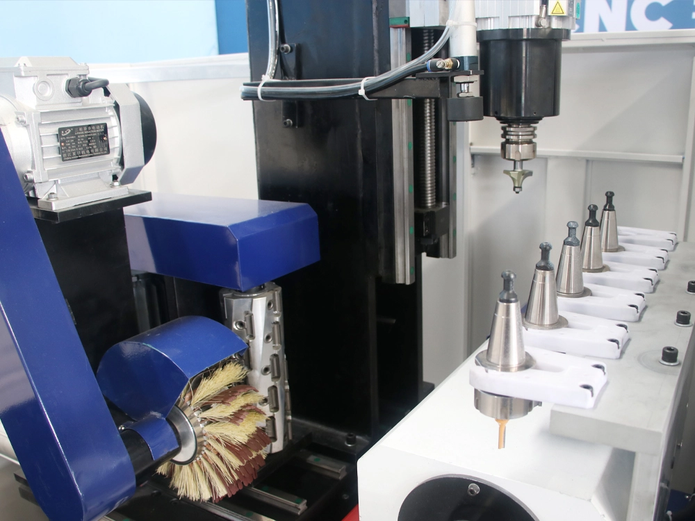 Linear tool magazine and ATC spindle Linear tool magazine and ATC spindle