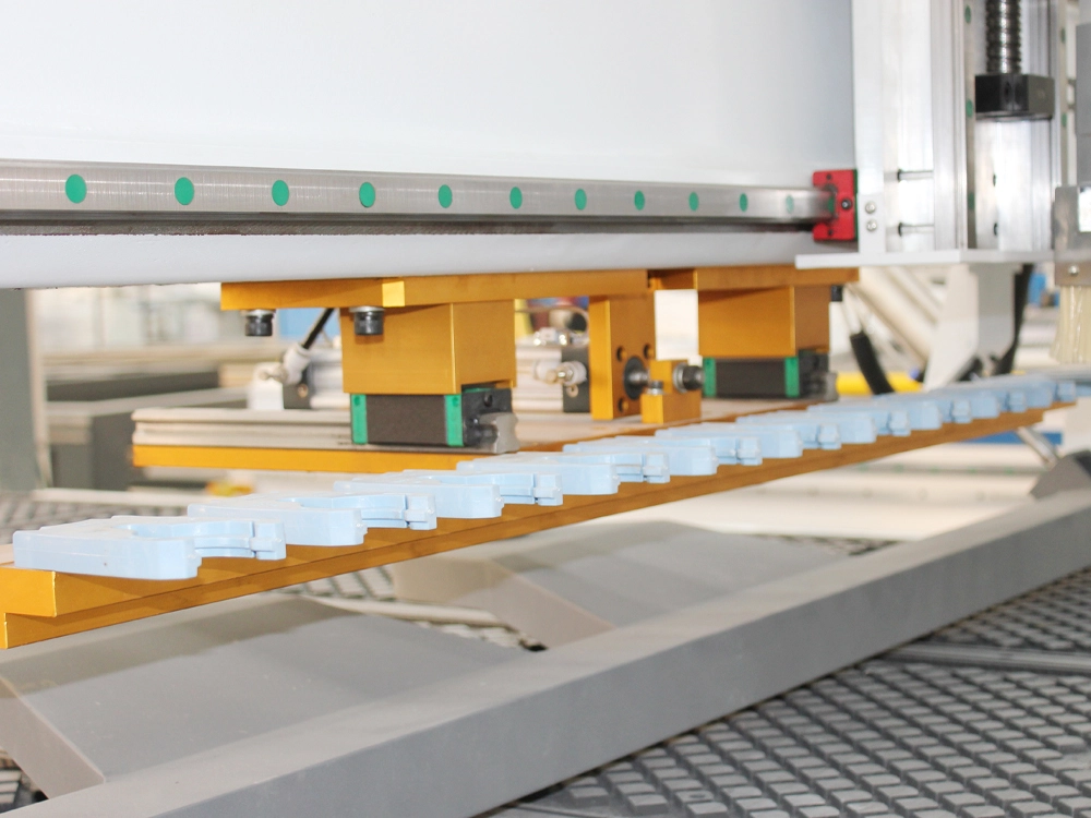 12-tool linear automatic tool changer