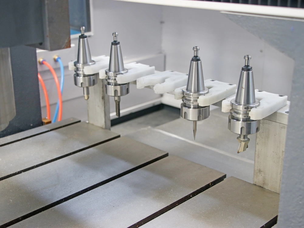 Linear automatic tool changer