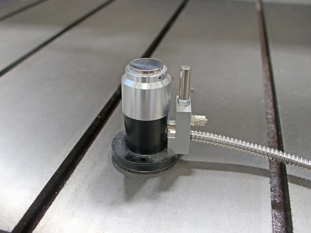 Automatic tool setting device