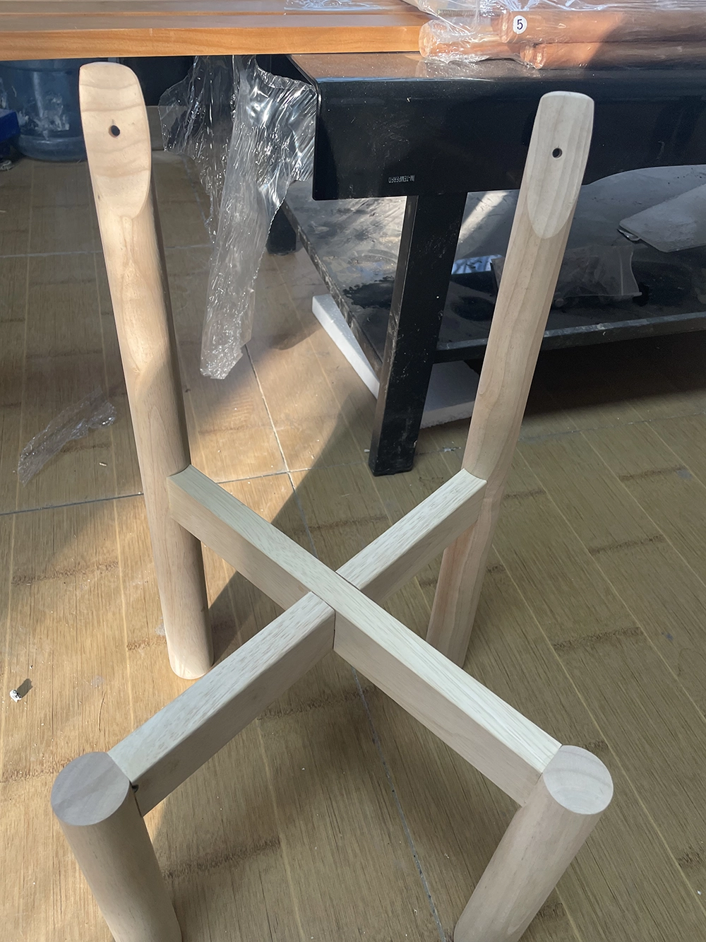 The British customer used a four-axis CNC wood lathe to process table legs