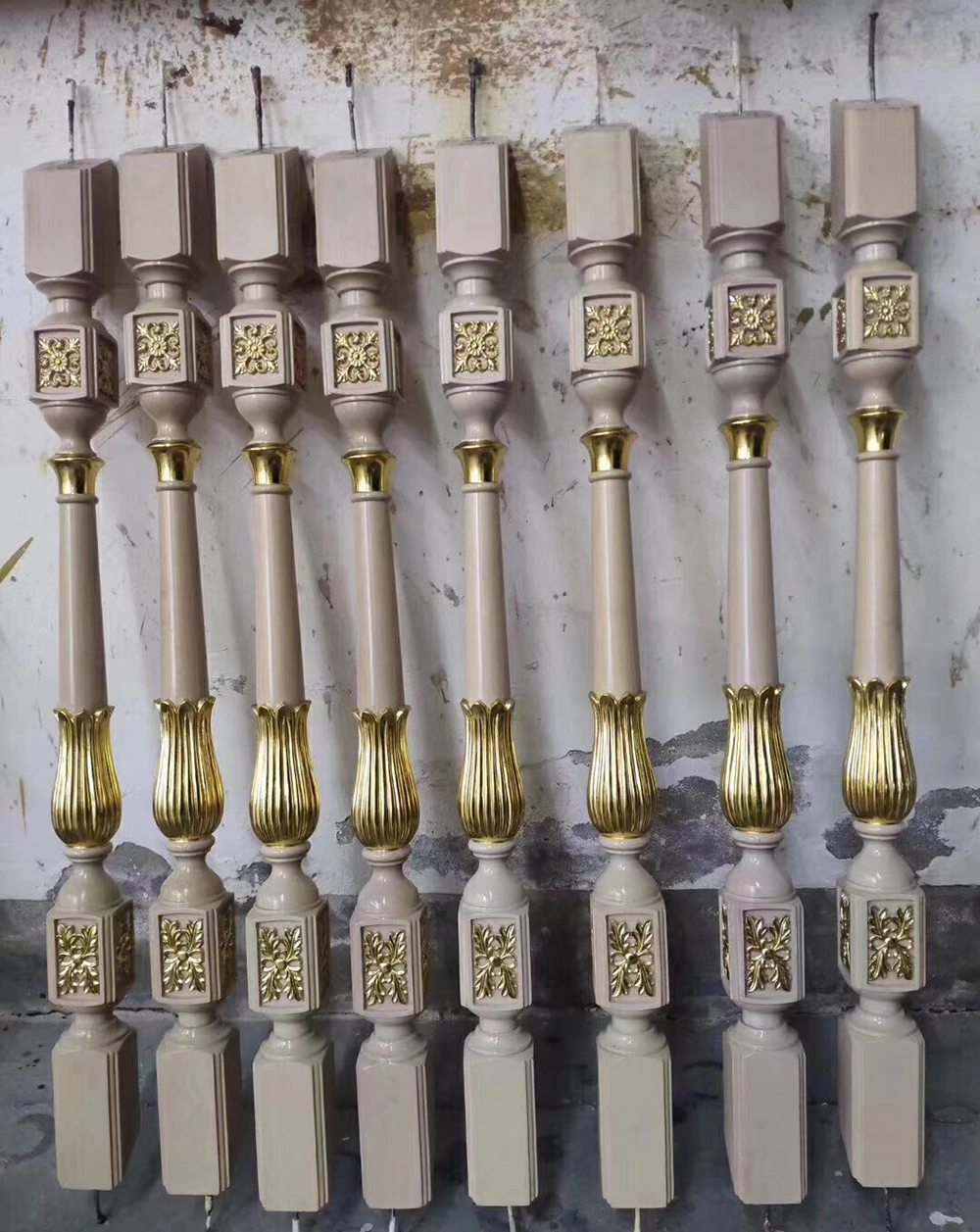 The British customer used a four-axis CNC wood lathe to process stair newels