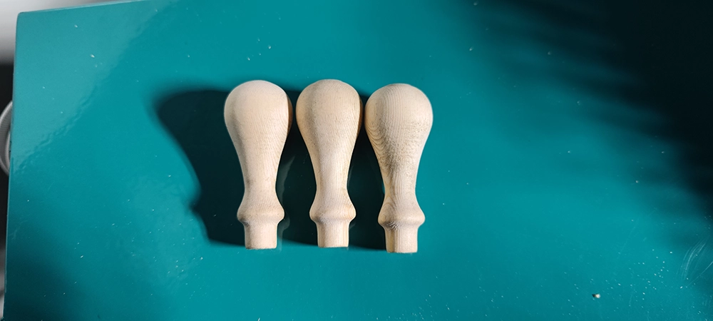 The British customer used a mini CNC wood lathe to process wooden handles