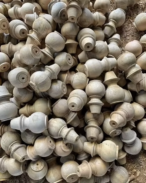 The Malaysian customer used a small automatic feeding CNC wood lathe to process wooden handles